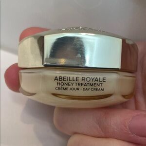 Guerlain Abeille Royale Honey Treatment Day Cream - Gold and Cream